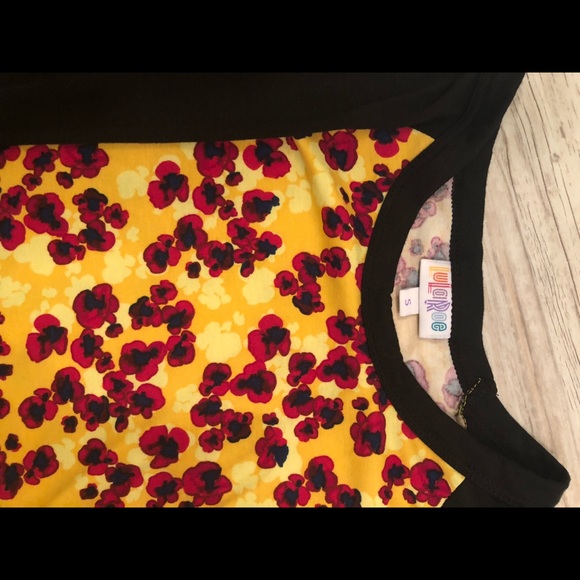 Lularoe Randy Tee - Picture 2 of 2